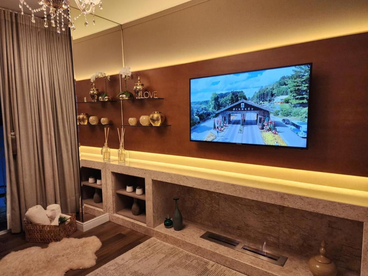 Lar Do Ozzy Com Lareira No Centro De Gramado! Apartment Ngoại thất bức ảnh